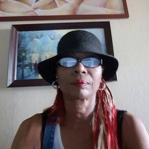 Meet your Posher, Linda